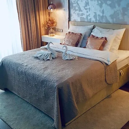 Hanza Tower -m&m Luxury Apartment